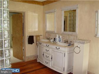 933 Croton Road Wayne, PA 19087 - Photo 14 of 21 Master Bathroom