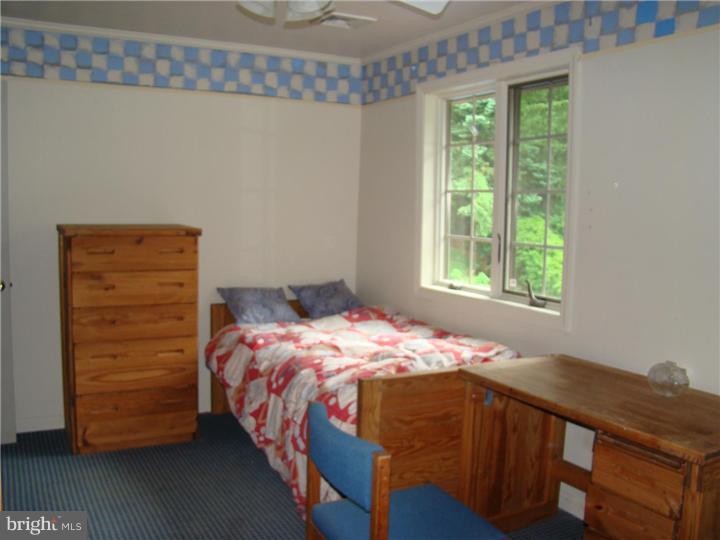 933 Croton Road Wayne, PA 19087 - Photo 17 of 21 Bedroom 3