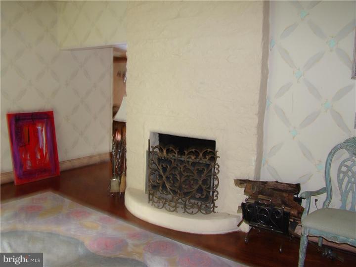 933 Croton Road Wayne, PA 19087 - Photo 7 of 21 Living Room