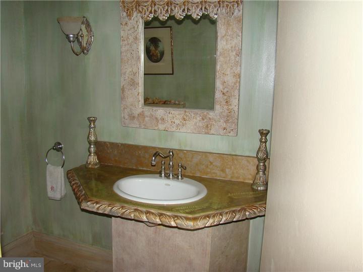 933 Croton Road Wayne, PA 19087 - Photo 8 of 21 Half Bath