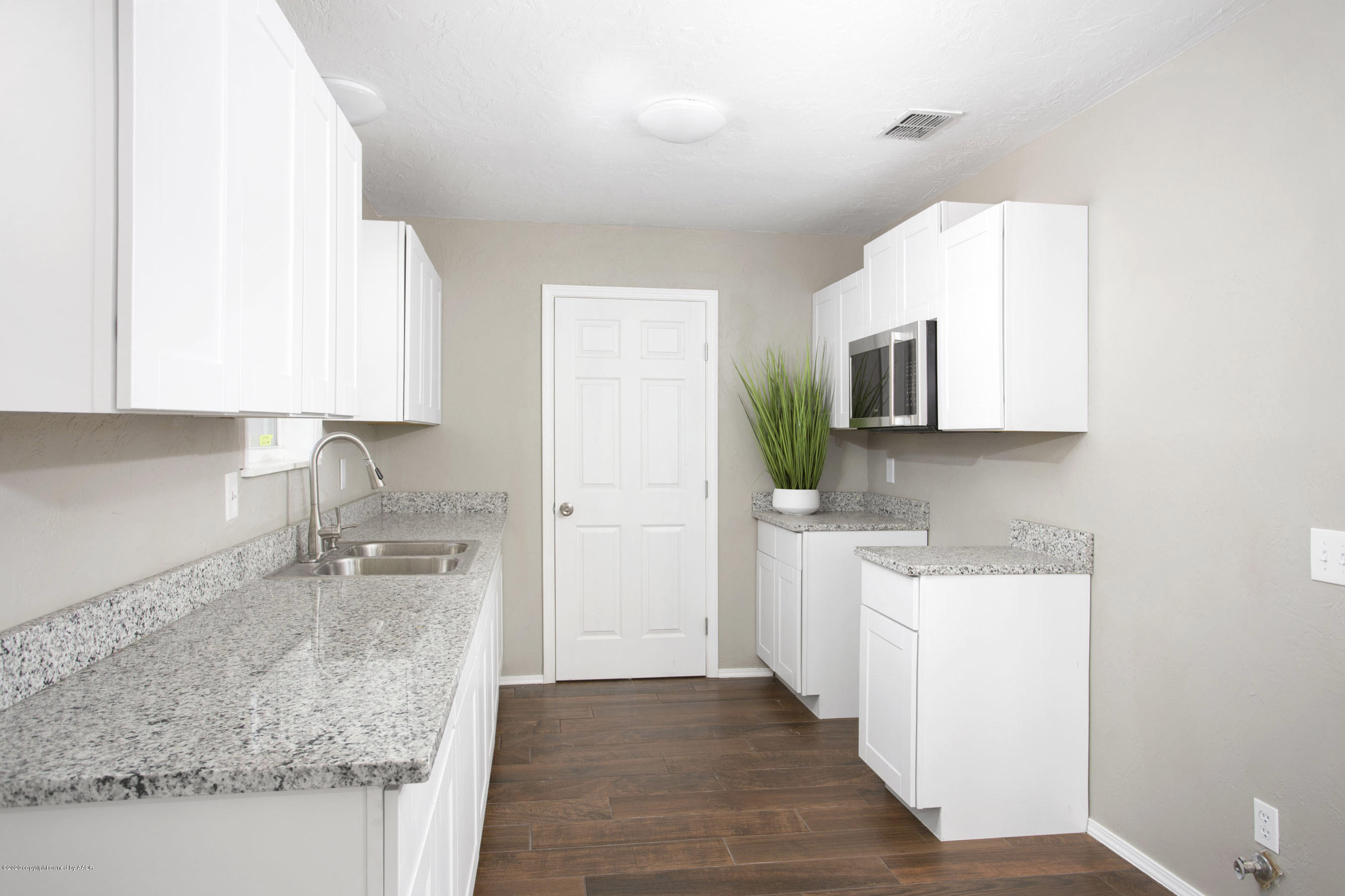 6302 Rutgers Street Amarillo, TX 79109 - Photo 3 of 23 Kitchen View 2