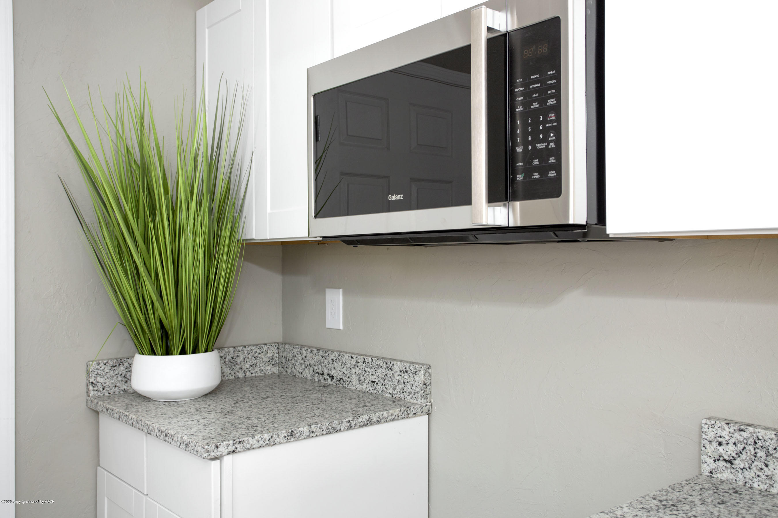 6302 Rutgers Street Amarillo, TX 79109 - Photo 5 of 23 Kitchen View 4