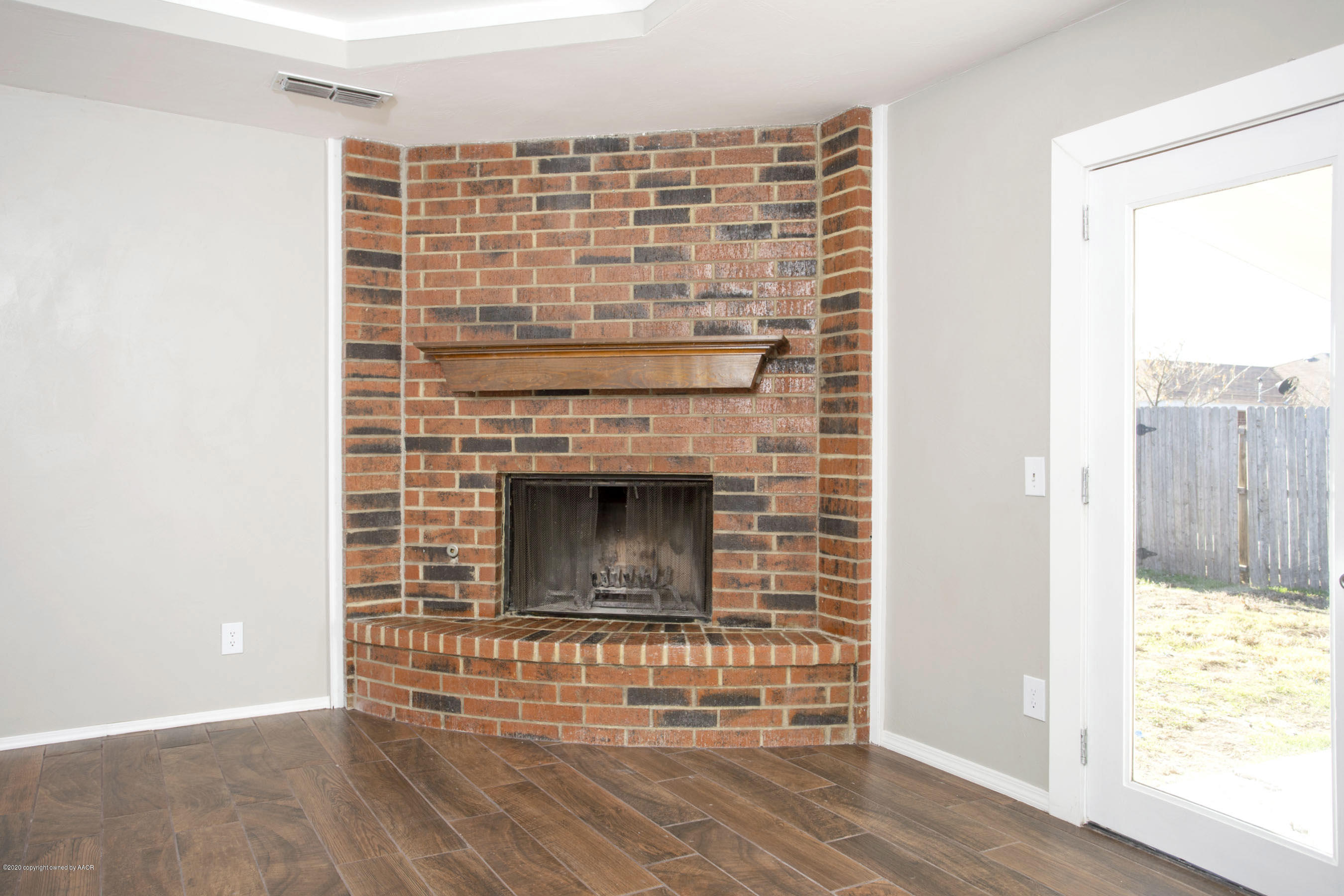 6302 Rutgers Street Amarillo, TX 79109 - Photo 6 of 23 Fireplace in Living Room