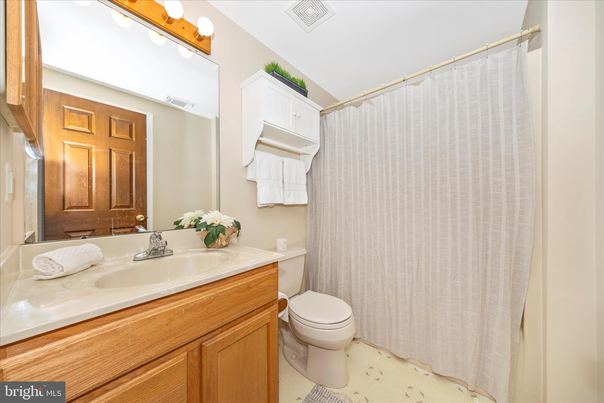 1339 Orchard Way Frederick, MD 21703 - Photo 20 of 92 Primary & Hall Shared Bathroom
