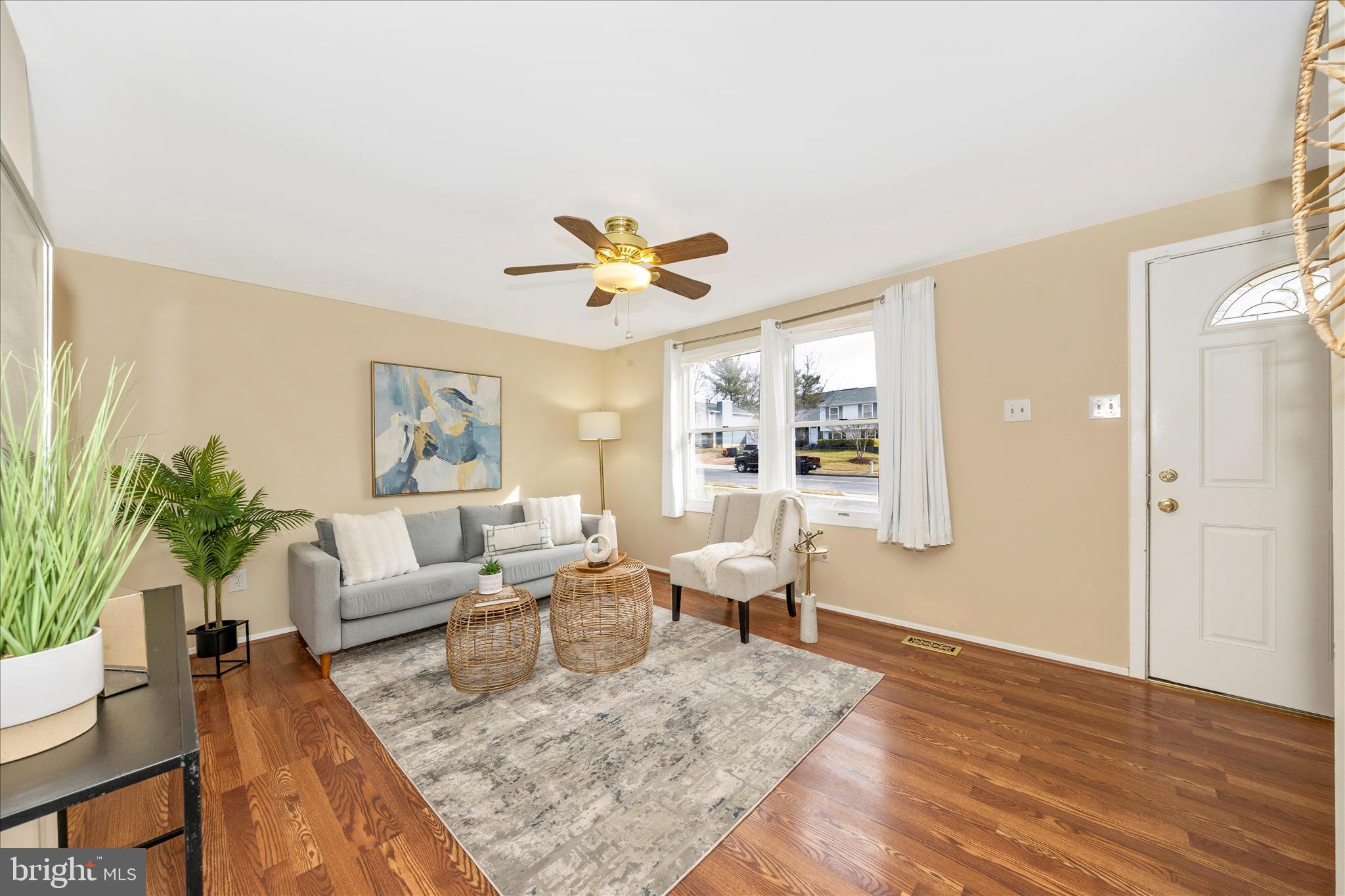 1339 Orchard Way Frederick, MD 21703 - Photo 5 of 92 Living Room