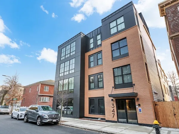 $4,000 | 347 Maverick Street, Unit 7, Boston, MA 02128
