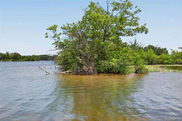 $29,900 | Vac Vac Island, White Lake, MI 48386