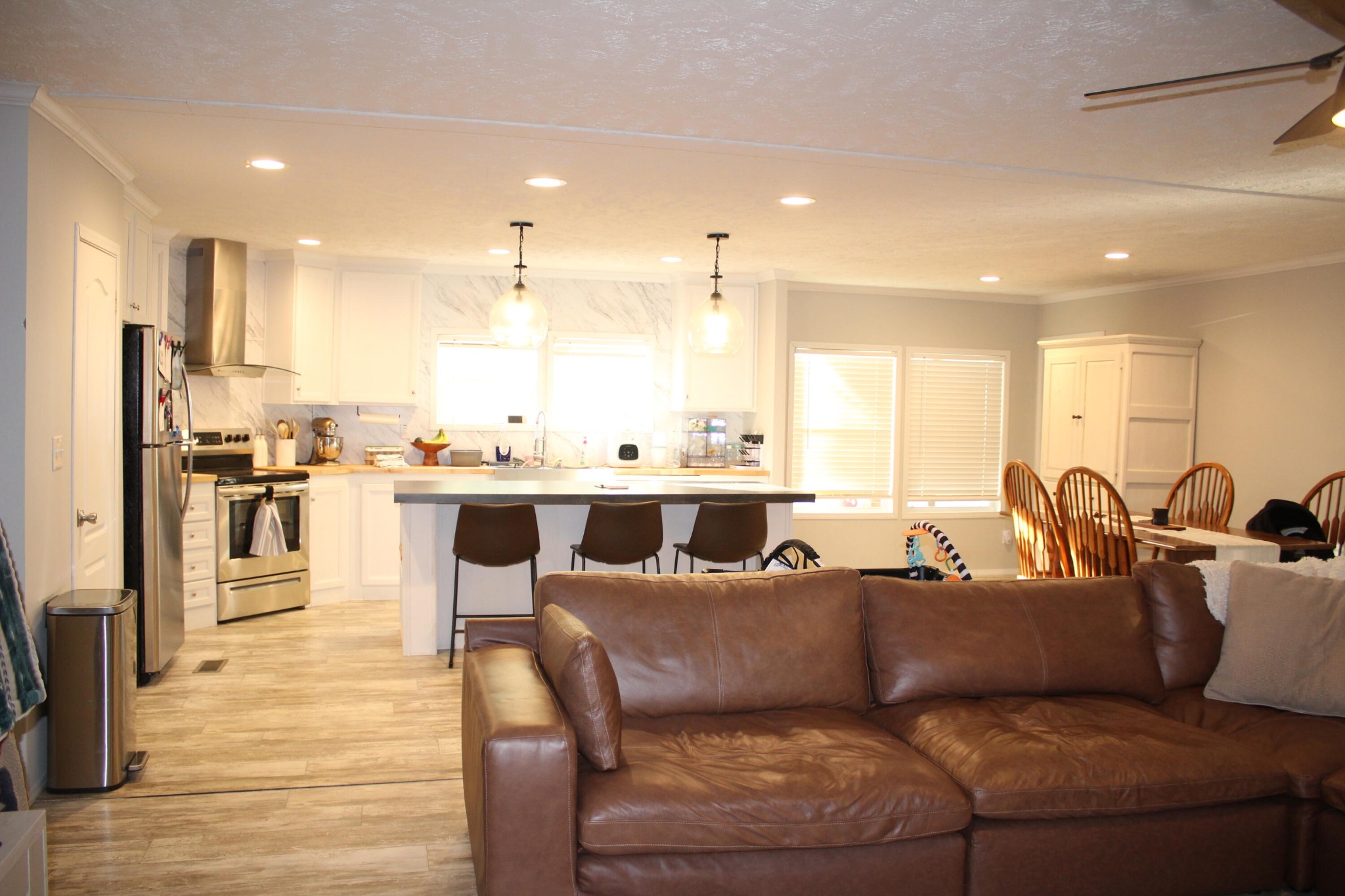 658 Stone Road Benton, TN 37307 - Photo 2 of 30 a living room with lots of furniture kitchen view and a large mirror