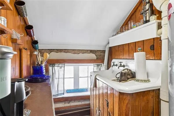 $1,000 | 717 Toulouse Street, Unit 6, New Orleans, LA 70130