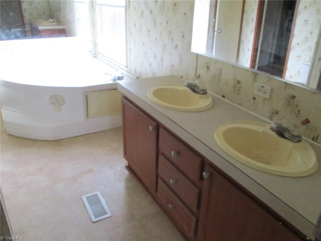 5011 Foster Road Providence, NC 27315 - Photo 9 of 13 Gallery Image 9