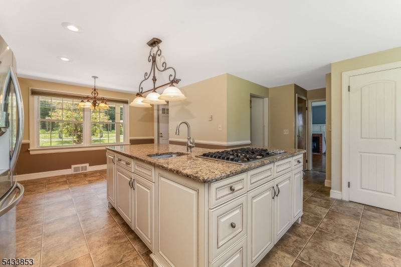 44 Pleasant Valley Road Washington, NJ 07882 - Photo 7 of 37