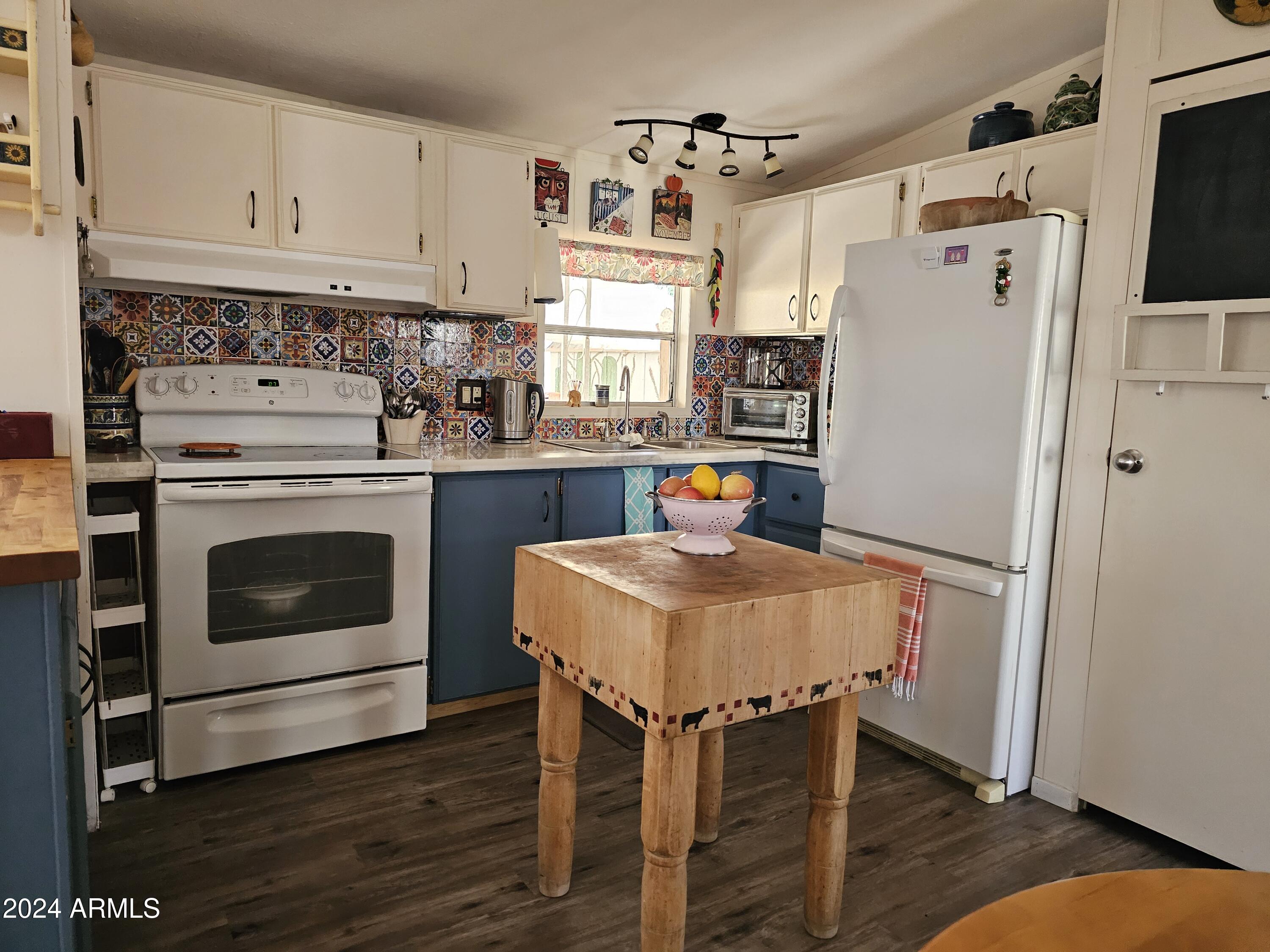3405 South Tomahawk Road, Unit 17 Apache Junction, AZ 85119 - Photo 1 of 19 Kitchen2