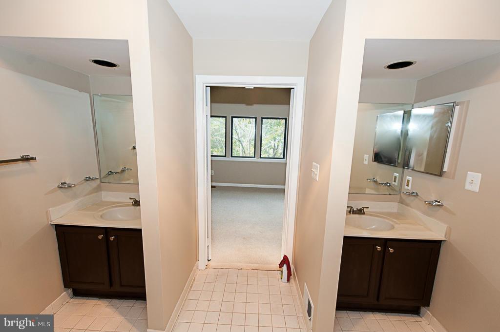 11011 Thrush Ridge Road Reston, VA 20191 - Photo 14 of 30 a en suite bathroom with a sink and a mirror