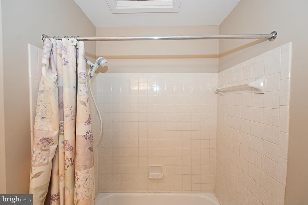 11011 Thrush Ridge Road Reston, VA 20191 - Photo 20 of 30 a bathroom with a shower