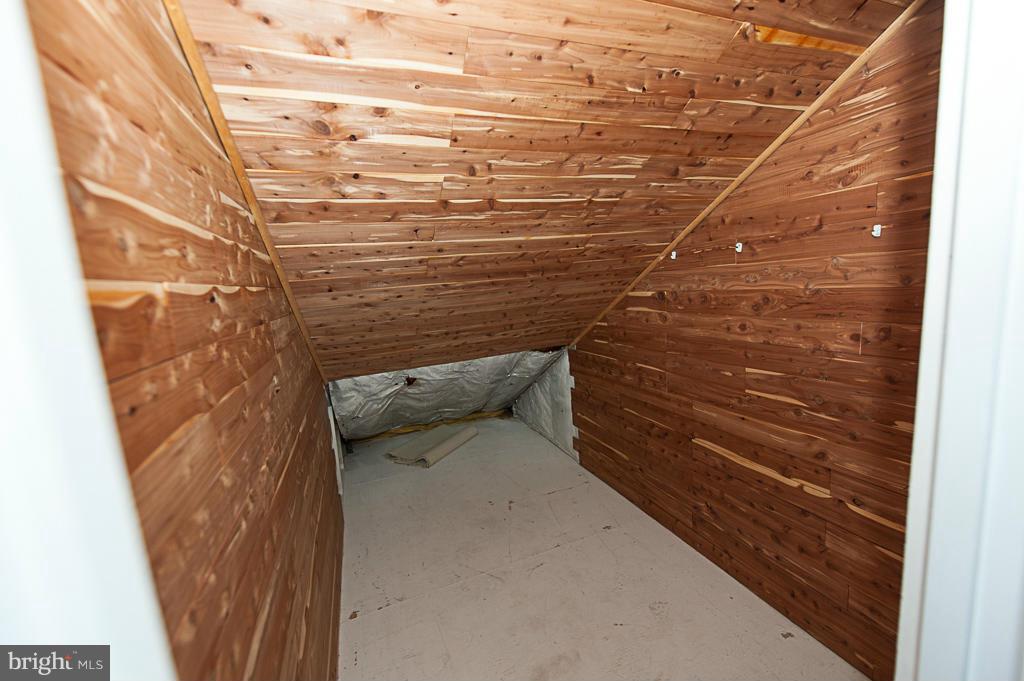 11011 Thrush Ridge Road Reston, VA 20191 - Photo 23 of 30 a bathroom with a shower