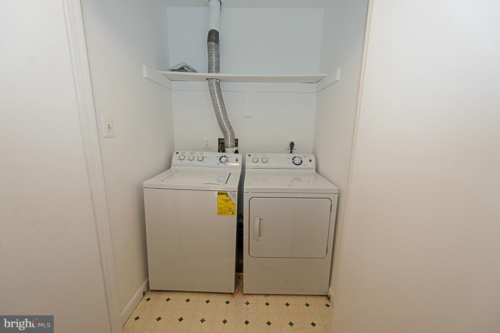 11011 Thrush Ridge Road Reston, VA 20191 - Photo 26 of 30 a utility room with dryer and washer
