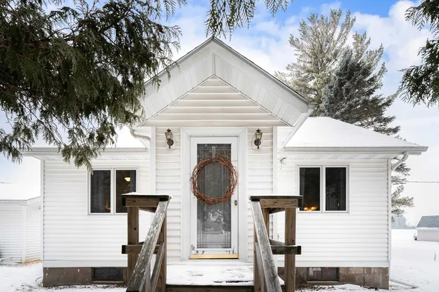 $180,000 | 9964 Highway 133, Meadowlands, MN 55765