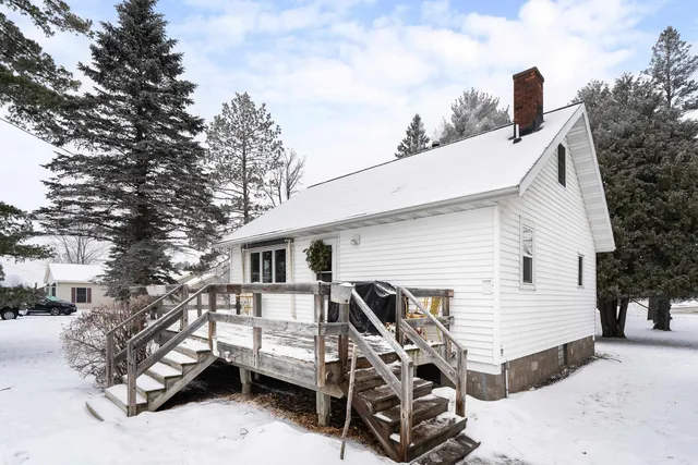 $180,000 | 9964 Highway 133, Meadowlands, MN 55765