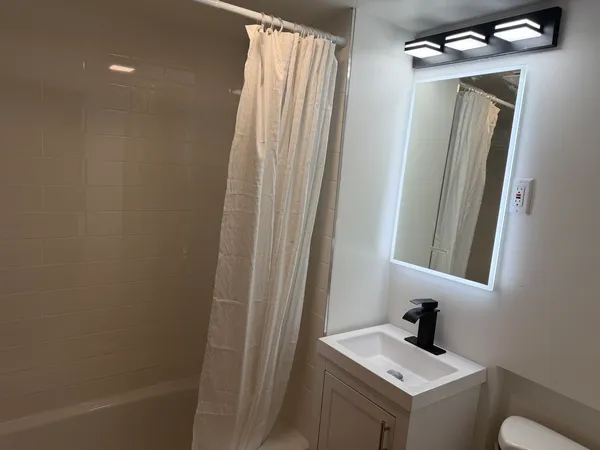 $499,900 | 423 South Center Street, Bensenville, IL 60106