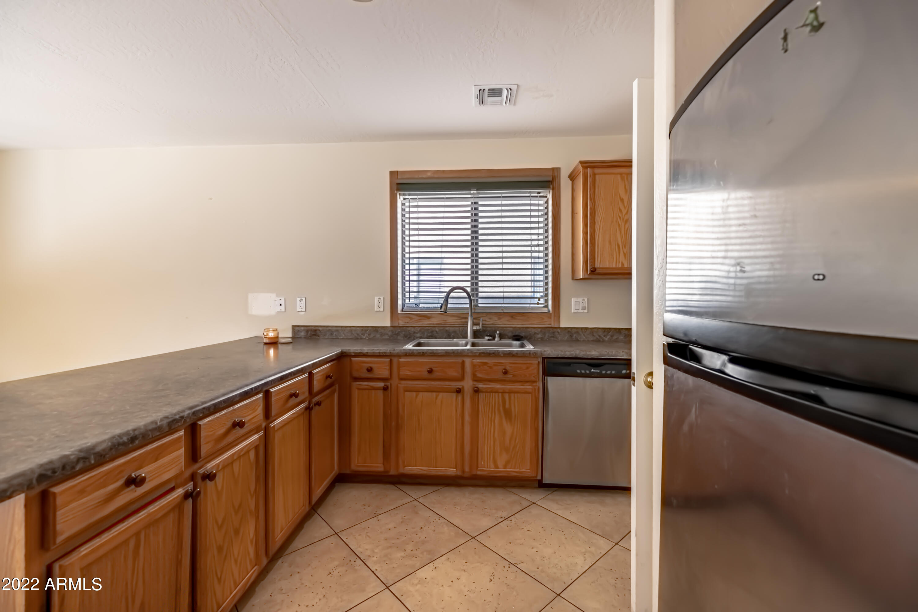 3233 West Pecan Road Phoenix, AZ 85041 - Photo 9 of 35 Kitchen
