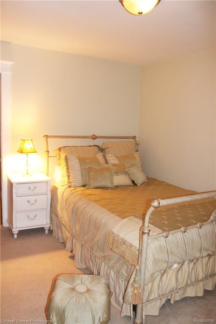 603 West University Drive Rochester, MI 48307 - Photo 24 of 41 Darling bedroom with private half-bath
