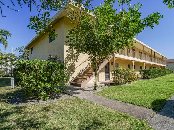 $1,650 | 400 18th Street, Unit G2, Vero Beach, FL 32960