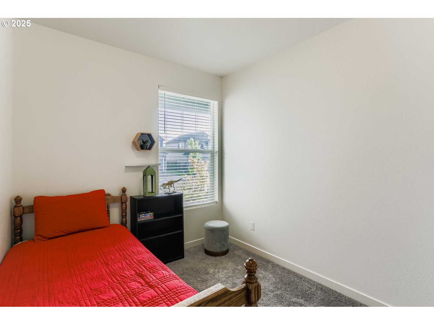 234 West 18th Street Lafayette, OR 97127 - Photo 20 of 27 a bedroom with a bed and a table