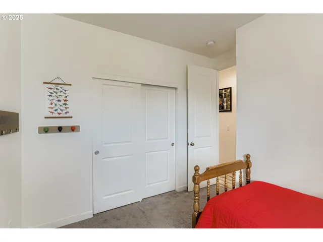 a view of livingroom with furniture