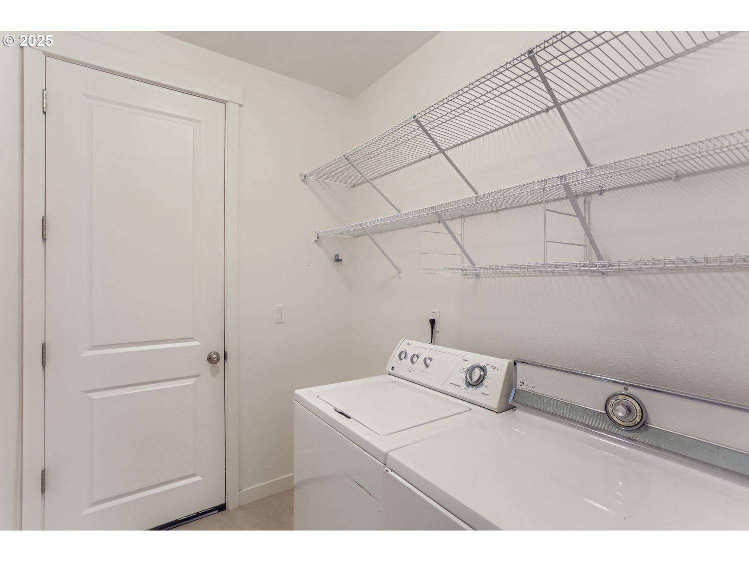 234 West 18th Street Lafayette, OR 97127 - Photo 24 of 27 a utility room with dryer and washer