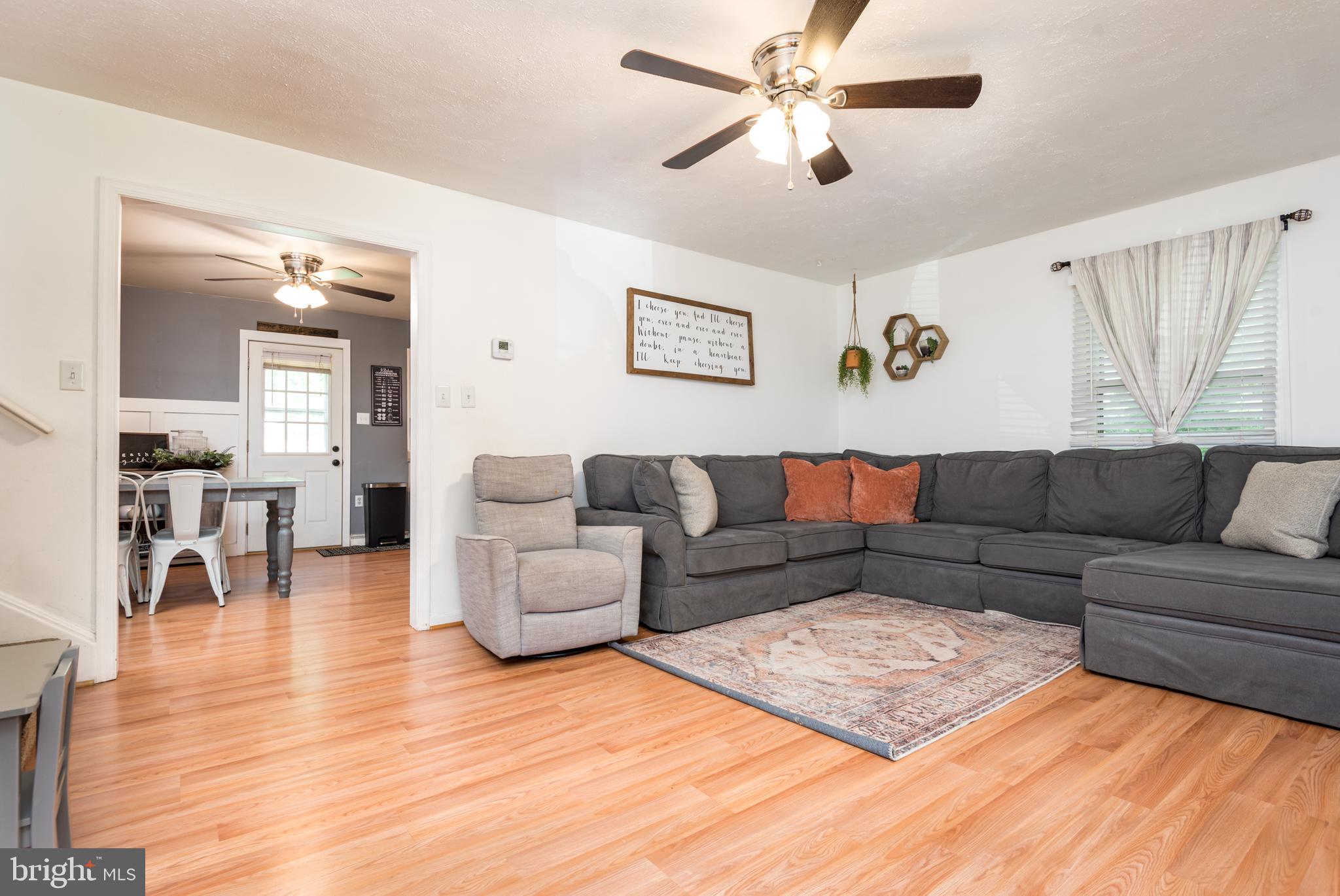 9568 Meetze Road Midland, VA 22728 - Photo 4 of 33 Living Roo