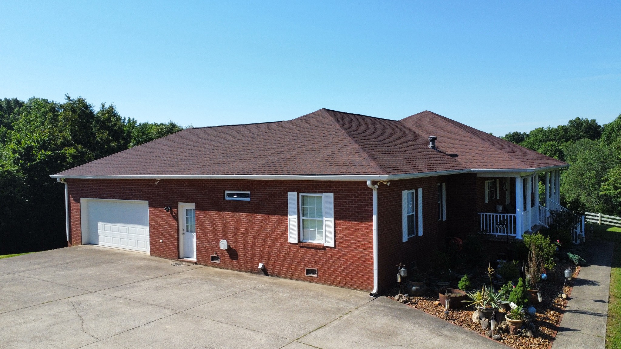 2251 Davidson Graveyard Road Clarksville, TN 37043 - Photo 5 of 78 a front view of a house with a yard