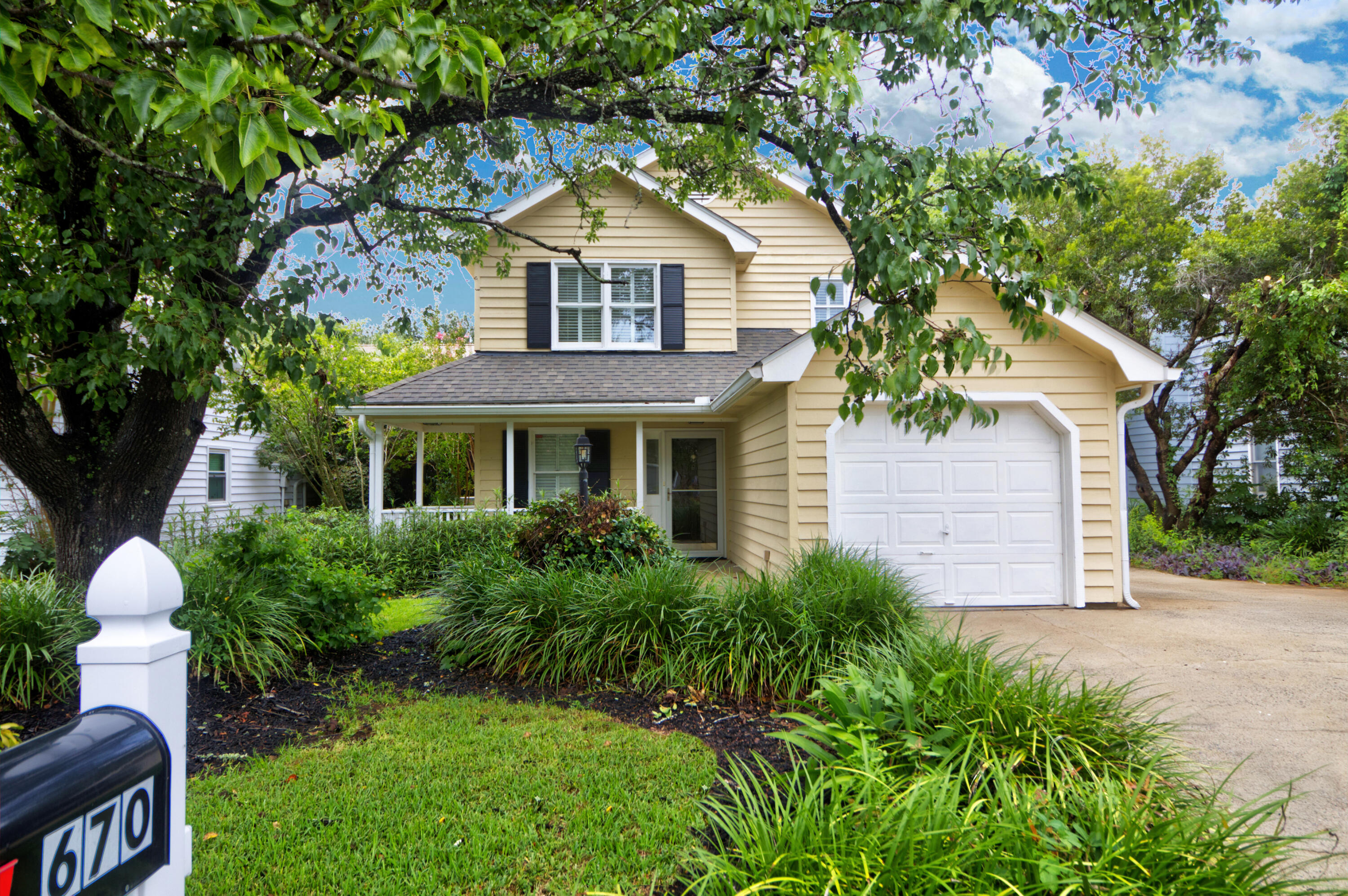 670 Poaug Lane Mount Pleasant, SC 29464 - Photo 2 of 36 Front of House