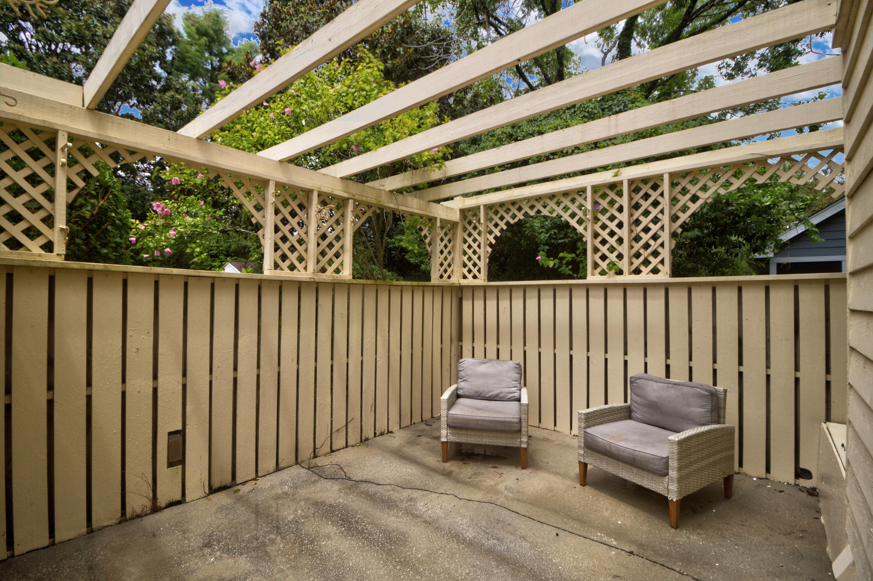 670 Poaug Lane Mount Pleasant, SC 29464 - Photo 32 of 36 Patio