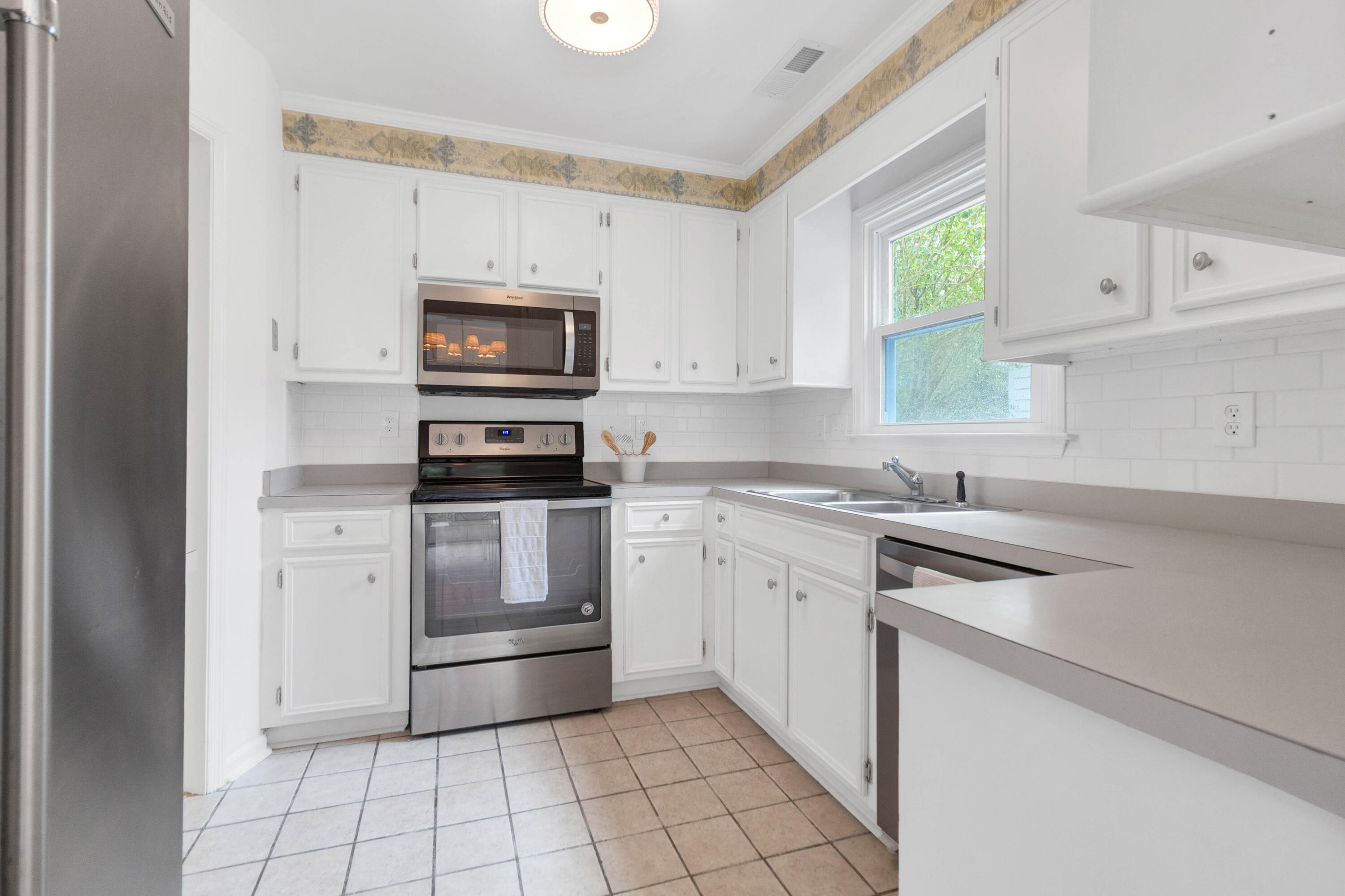 670 Poaug Lane Mount Pleasant, SC 29464 - Photo 9 of 36 Kitchen