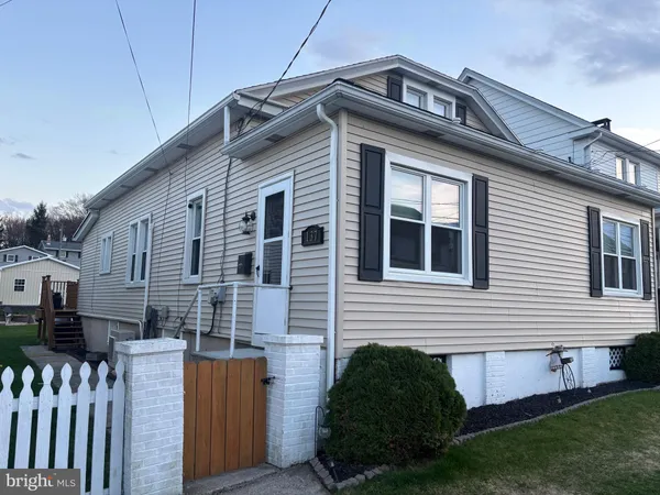 $289,900 | 137 East Walter Street, Summit Hill, PA 18250