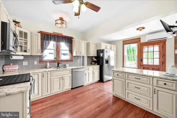 $289,900 | 137 East Walter Street, Summit Hill, PA 18250