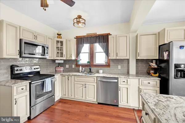 $289,900 | 137 East Walter Street, Summit Hill, PA 18250