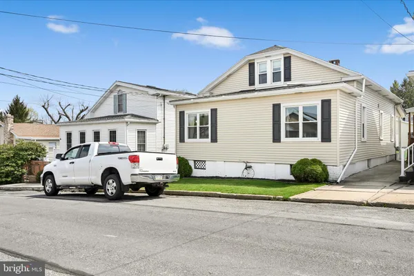 $289,900 | 137 East Walter Street, Summit Hill, PA 18250