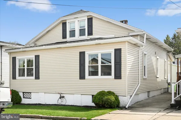 $289,900 | 137 East Walter Street, Summit Hill, PA 18250