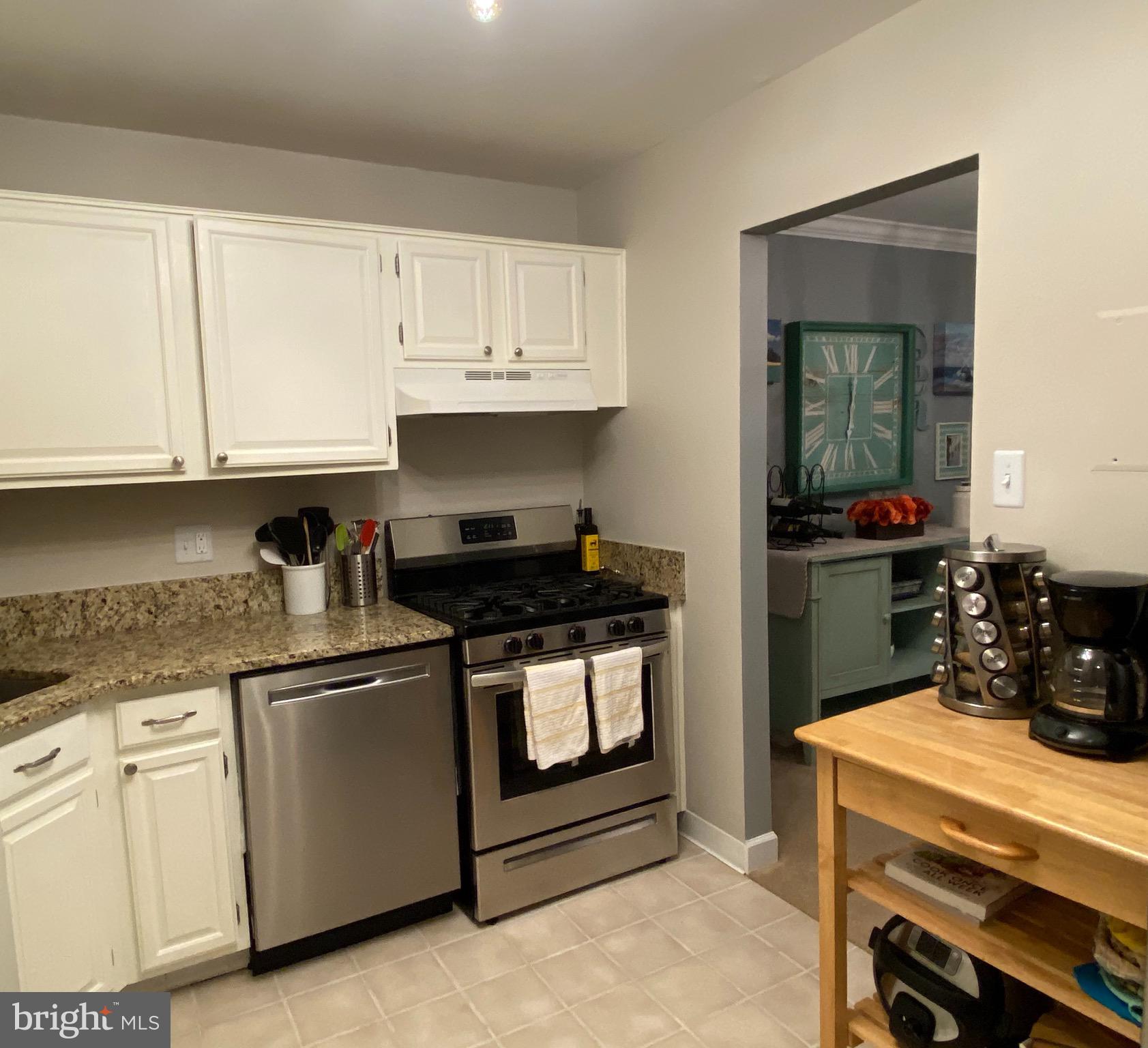 1411 Northgate Square, Unit 22B Reston, VA 20190 - Photo 9 of 17 Kitchen