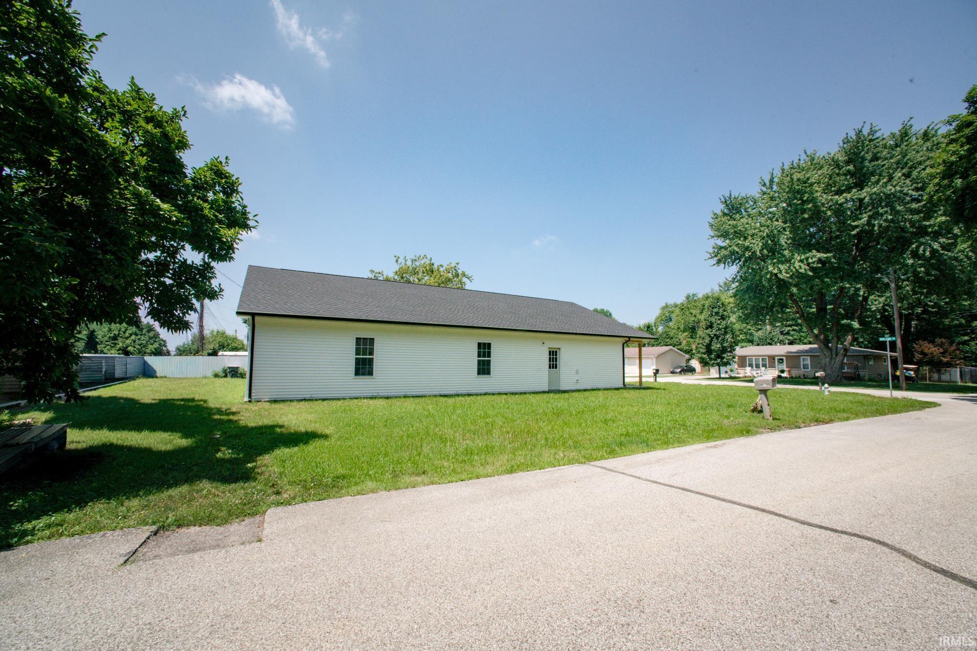 201 Roland Street Vincennes, IN 47591 - Photo 4 of 34
