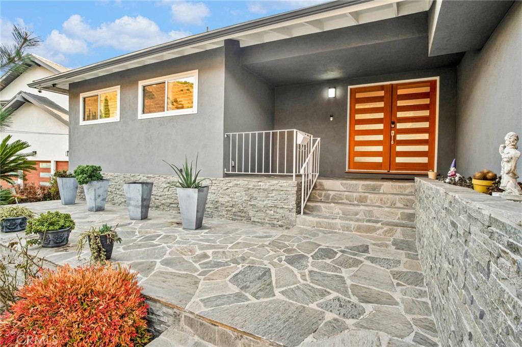 10208 Sully Drive Sun Valley, CA 91352 - Photo 3 of 44