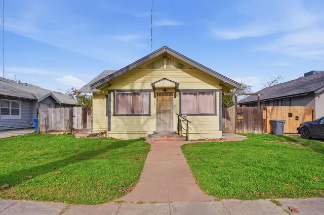 $450,000 | 925 West 21st Street, Merced, CA 95340
