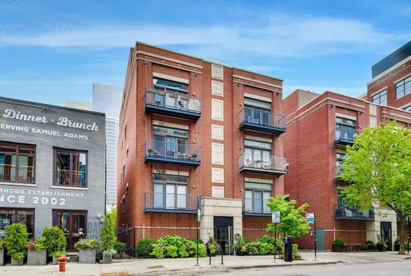 $865,000 | 321 North Jefferson Street, Unit 401, Chicago, IL 60661