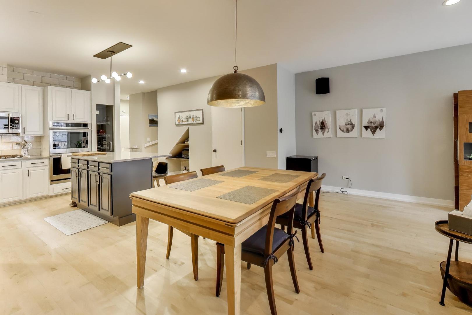 321 North Jefferson Street, Unit 401 Chicago, IL 60661 - Photo 11 of 33