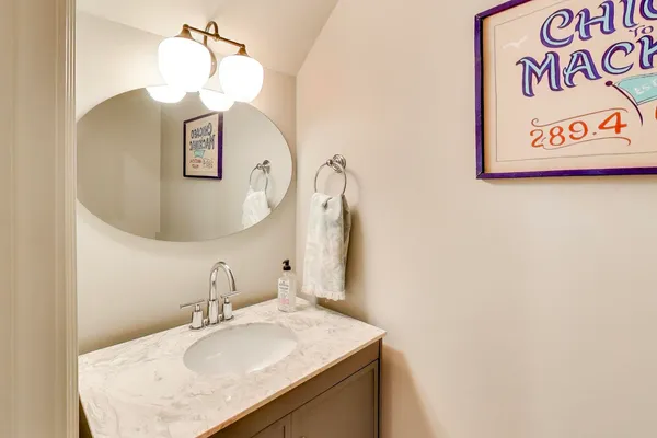 $865,000 | 321 North Jefferson Street, Unit 401, Chicago, IL 60661