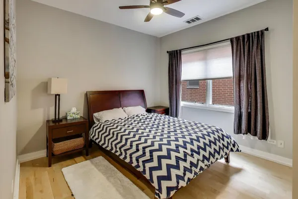 $865,000 | 321 North Jefferson Street, Unit 401, Chicago, IL 60661