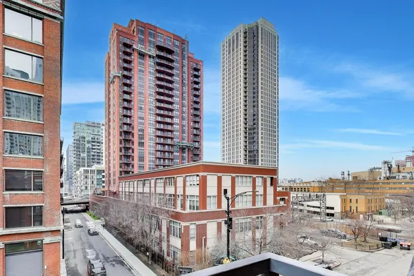 $865,000 | 321 North Jefferson Street, Unit 401, Chicago, IL 60661