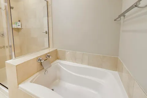 $865,000 | 321 North Jefferson Street, Unit 401, Chicago, IL 60661