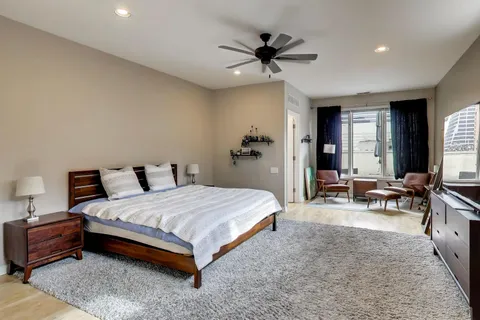 $865,000 | 321 North Jefferson Street, Unit 401, Chicago, IL 60661